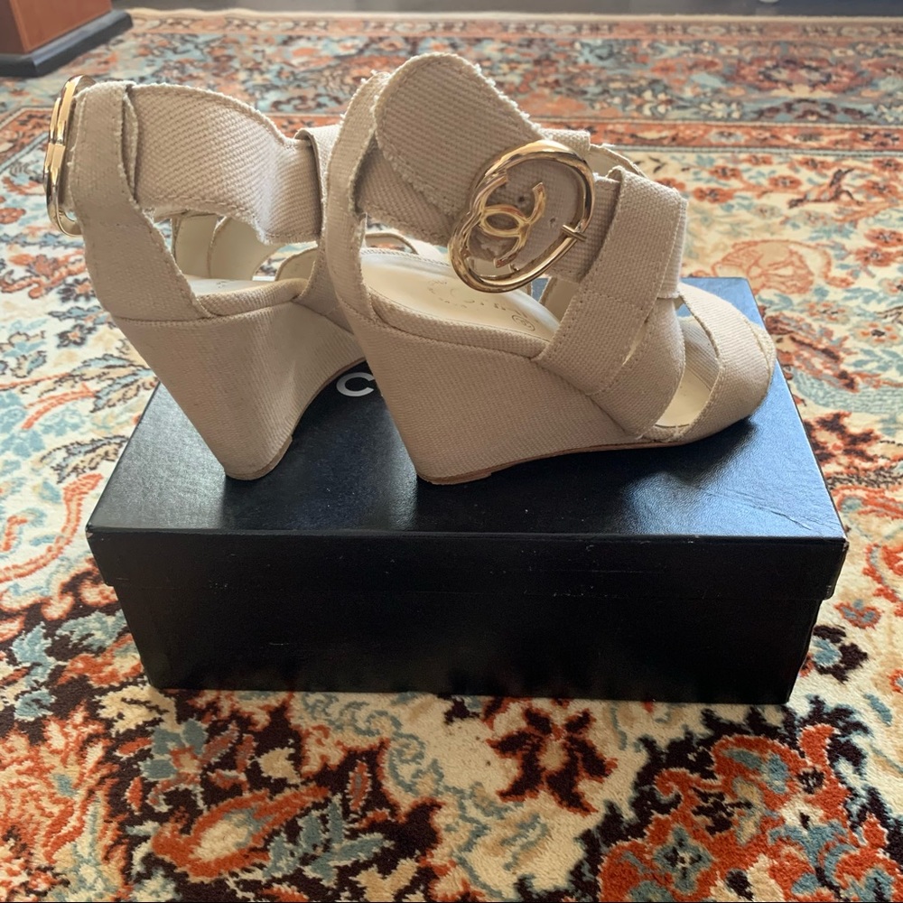 Chanel Summer Linen Wedges with Heart CC buckle - Picture 5 of 6